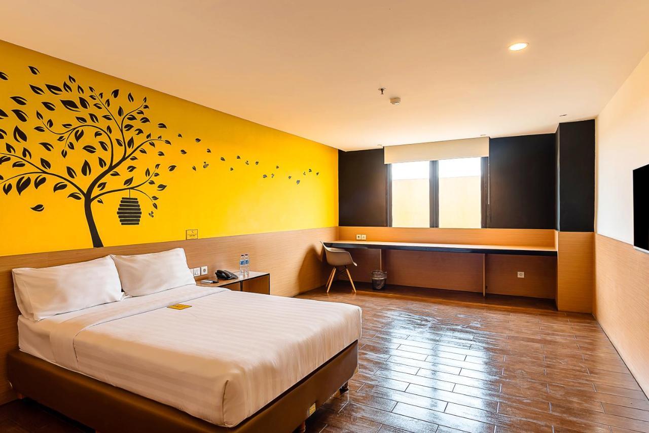 Yellow Bee Тангеранг Экстерьер фото